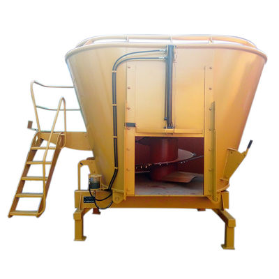Máy trộn TMR kiểu mới Thiết bị trộn cỏ nghiền Thức ăn hạt ngô đậu tương